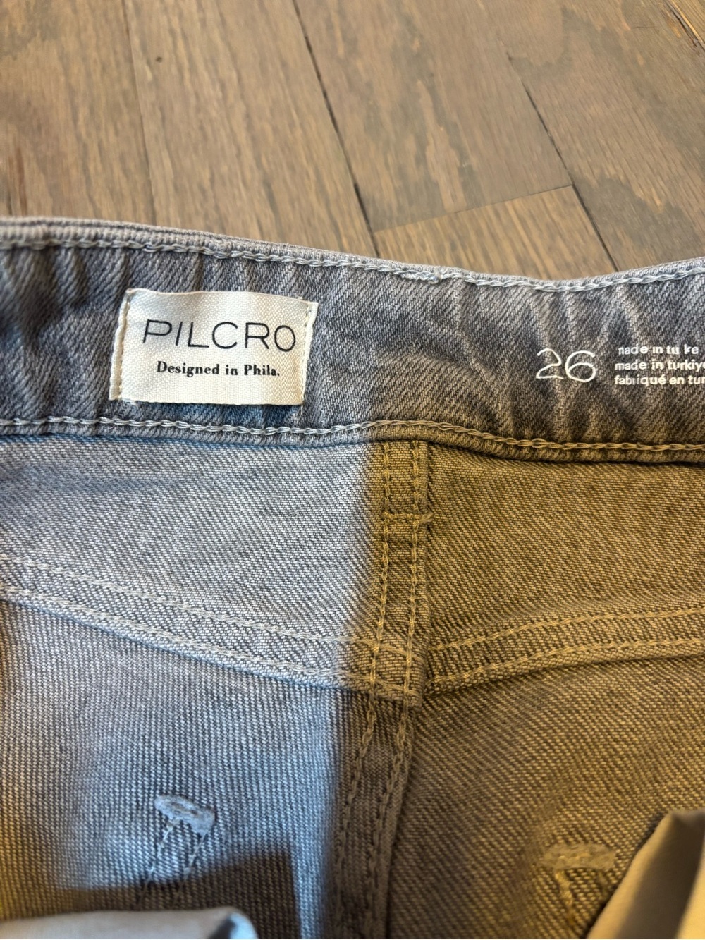 Pilcro Anthropologie Light Gray Cuffed Jeans. Size 26 - Picture 7 of 10